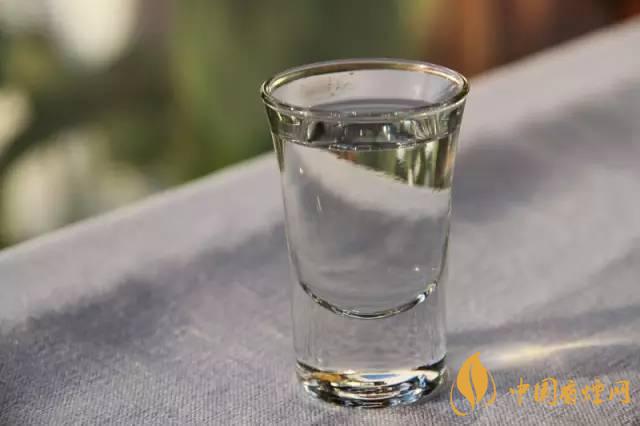 白酒為什么會有酸味 白酒發(fā)酸了還能不能喝?