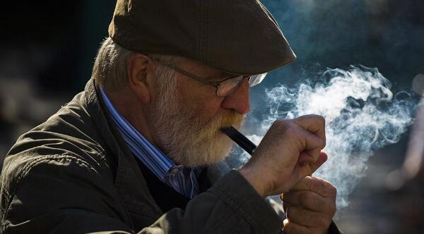 煙斗怎么抽（一天抽2斗健康）新手入門(mén)煙斗抽法圖解