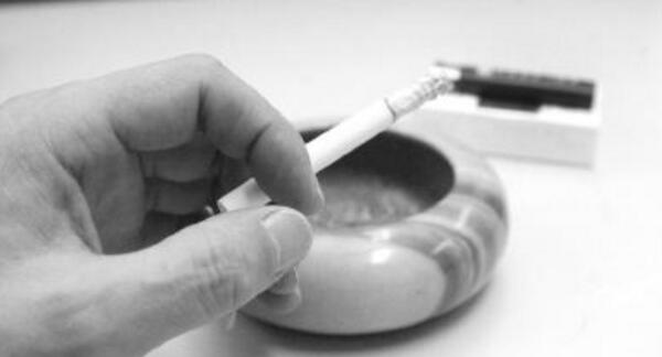 新手抽煙怎么過(guò)肺 抽煙的注意事項(xiàng)